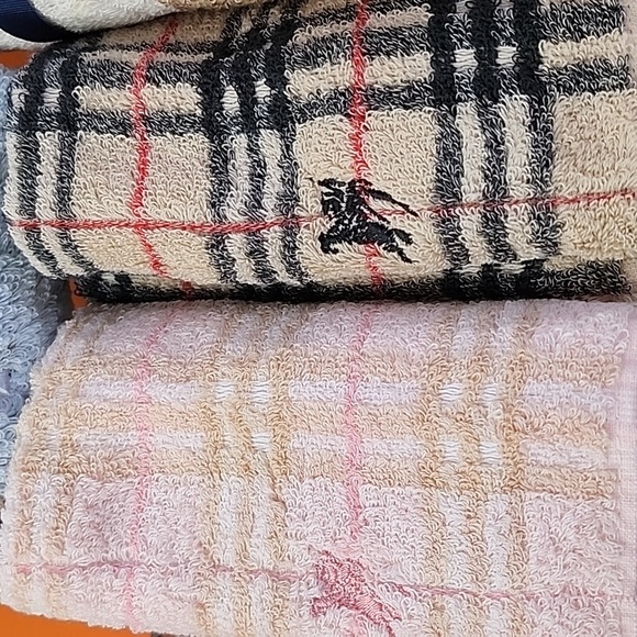Burberry London Hand towel and Face towel sets - Picture 3 of 5